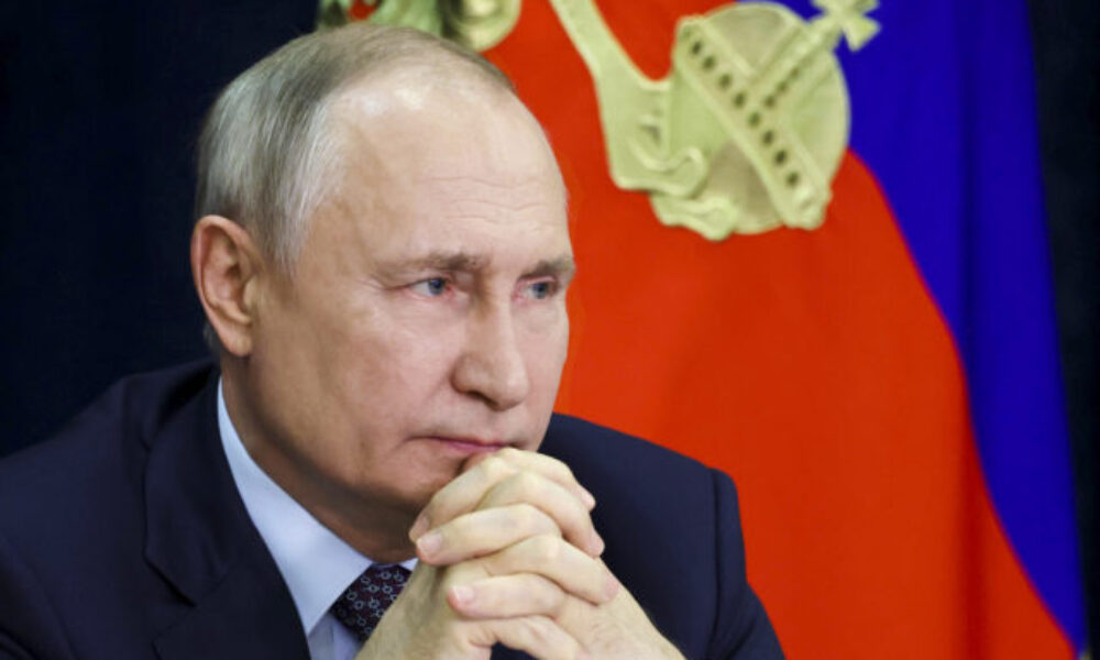Obvinenia Ukrajiny z teroristického útoku vykresľujú Putina ako slabocha, ktorý nedokáže ochrániť Rusov