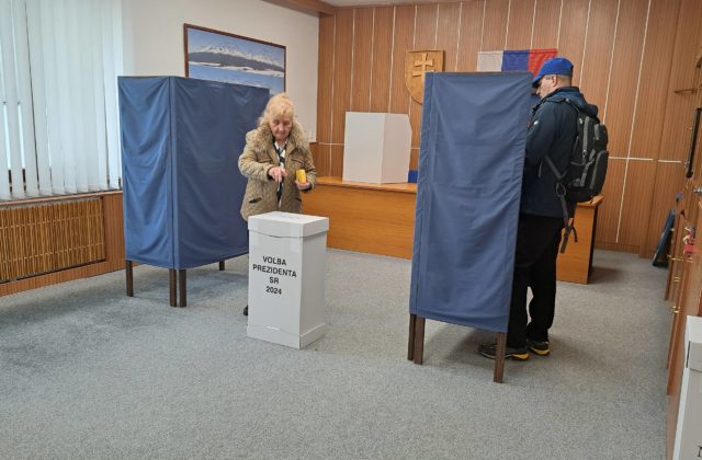 Medzi voličmi v Tatrách bol aj „diamantový pár“, hlasuje viac turistov než domácich (video+foto)