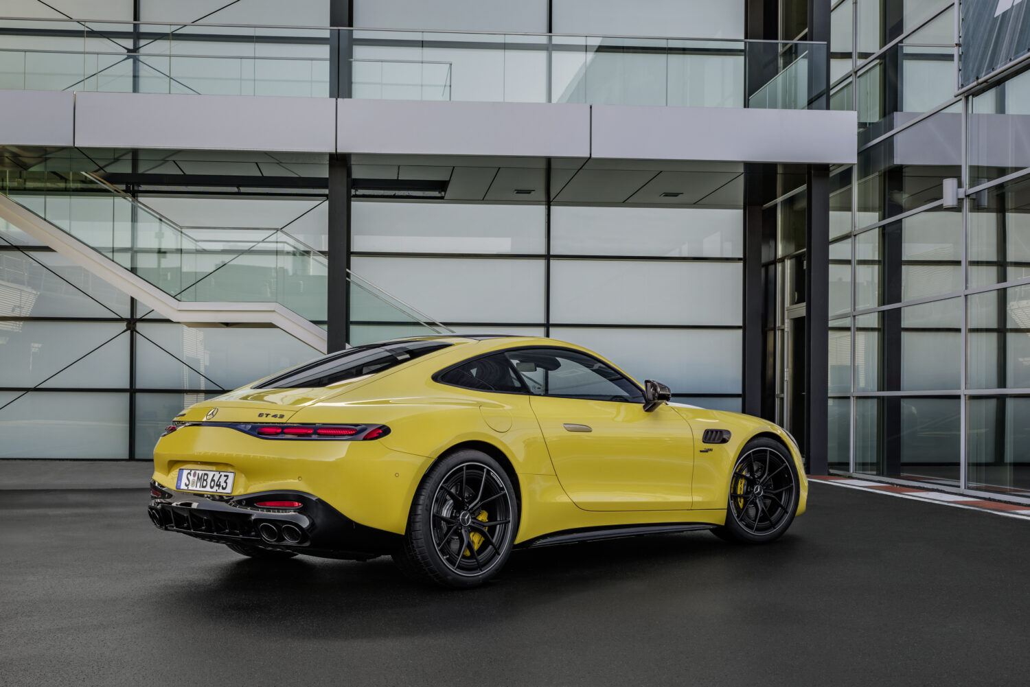 Mercedes-AMG GT 43 kupé: Stačí Ti?