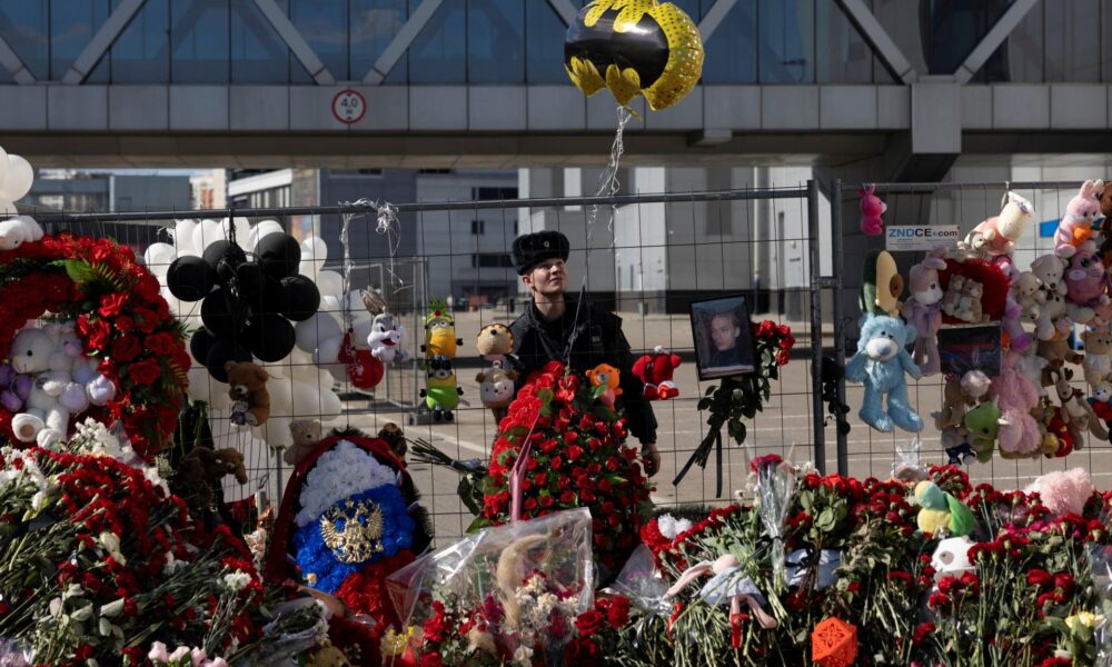 Za útokom v Moskve je Islamský štát, uviedol Biely dom. Ruskú verziu považuje za nezmysel