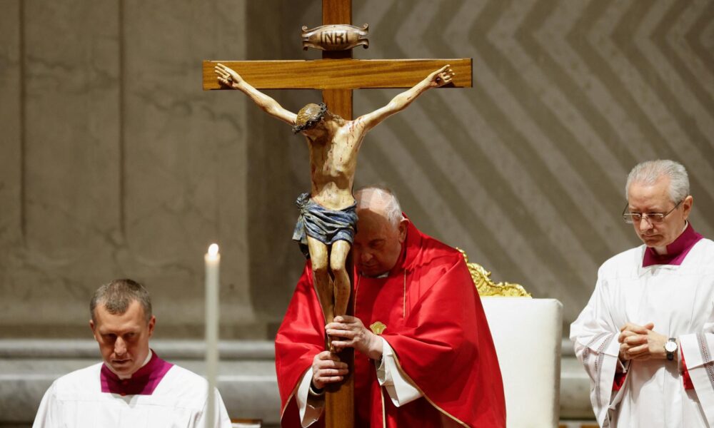 Pápež odriekol účasť na krížovej ceste pri Koloseu. Kvôli zdraviu, oznámil Vatikán