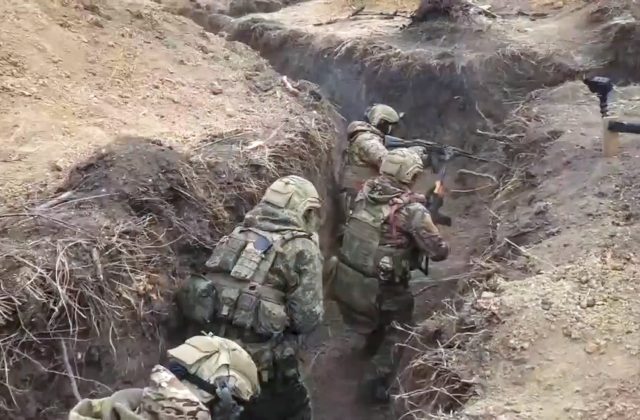 Rusi nasadili na hraniciach pri Charkovskej oblasti protiústupové jednotky, kadyrovci majú zabrániť aj dezerciám