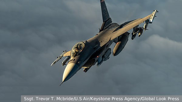 Väčšina ukrajinských letísk je pod palebnou kontrolou ruskej armády. Kde budú parkovať F-16?