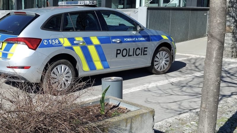Hrozba bombovým útokem v plzeňské bance: Policie musela evakuovat budovu