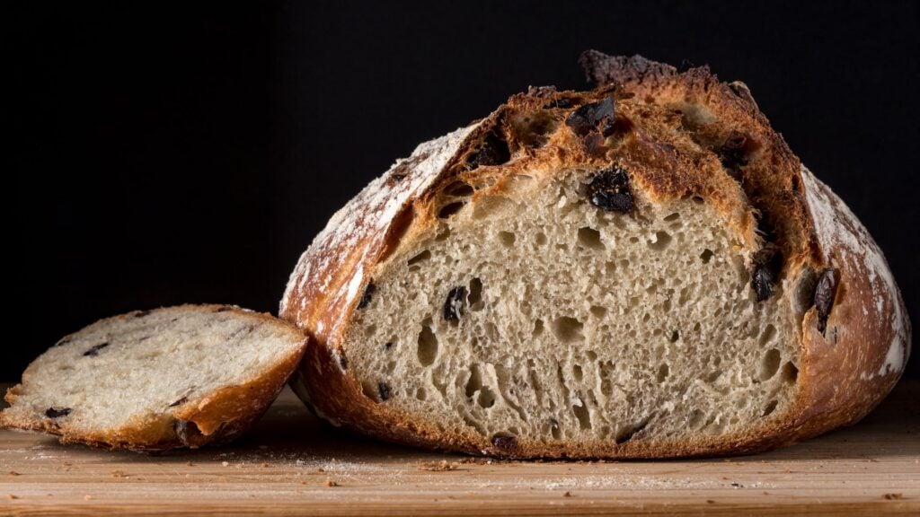 Už žiadne vyhadzovanie starého chleba. Vieme 4 spôsoby ako si ho osviežiť