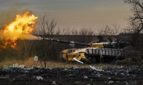 Tři výstřely, tři zničené tanky. Ukrajinci ukázali záběry totální likvidace ruského konvoje