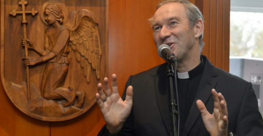 Chmelár: Arcibiskup Bezák nie je duchovným pastierom ale chovným baranom opozície