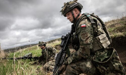 Polsko se chystá obnovit povinnou vojenskou službu