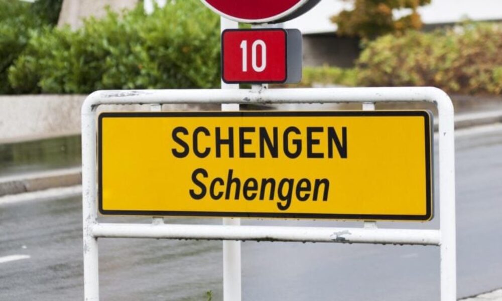 Bulhari a Rumuni už môžu voľne vstupovať do Schengenu, ale iba letecky a po mori