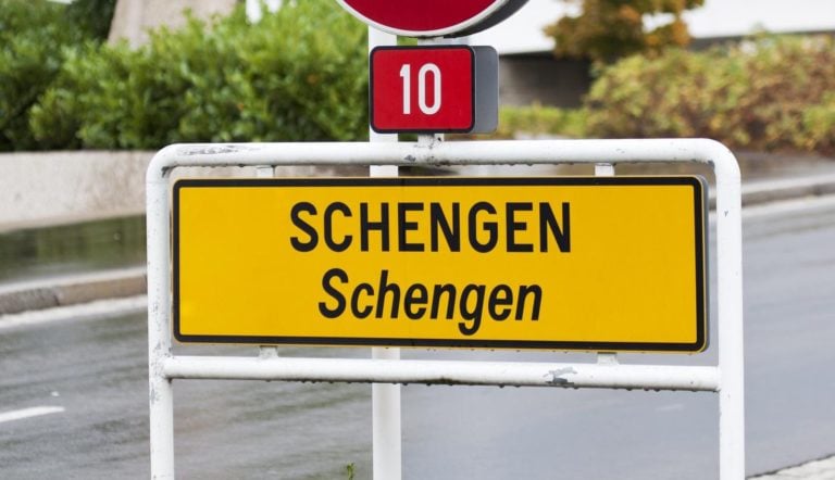 Bulhari a Rumuni už môžu voľne vstupovať do Schengenu, ale iba letecky a po mori
