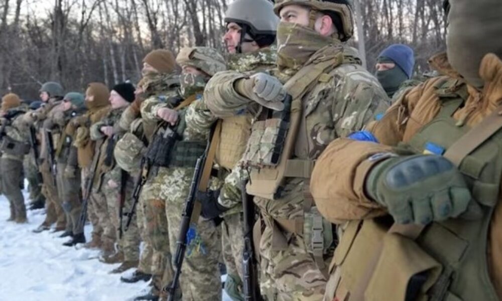 Vojenská a politická kríza na Ukrajine: Frontová línia s veľkým rizikom kolapsu. Ruský „veľký útok“ v auguste?