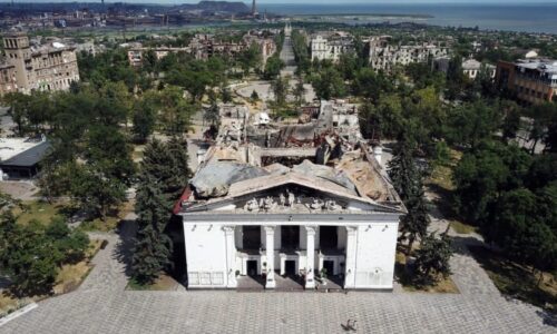 Zničený Mariupol pomáhají Putinovi obnovit německé firmy. Město je klíčové v ruské propagandě