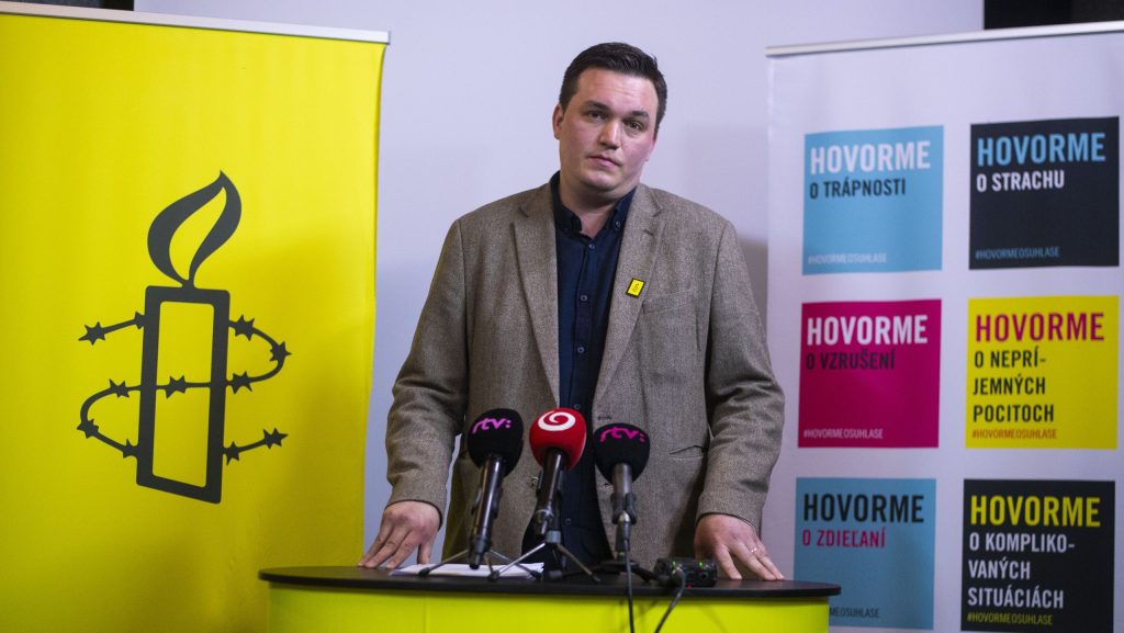 Amnesty International kritizuje Slovensko za diskrimináciu Rómov a LGBT ľudí