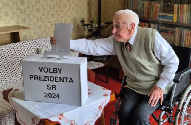 Prezidentské voľby nevynechal ani najstarší občan Ružomberka, 102-ročný Štefan Bandžuch (foto)