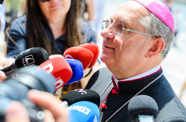Košický arcibiskup Bernard Bober blahoželá víťazovi. Apeluje na Pellegriniho, aby vždy stál na strane najzraniteľnejších