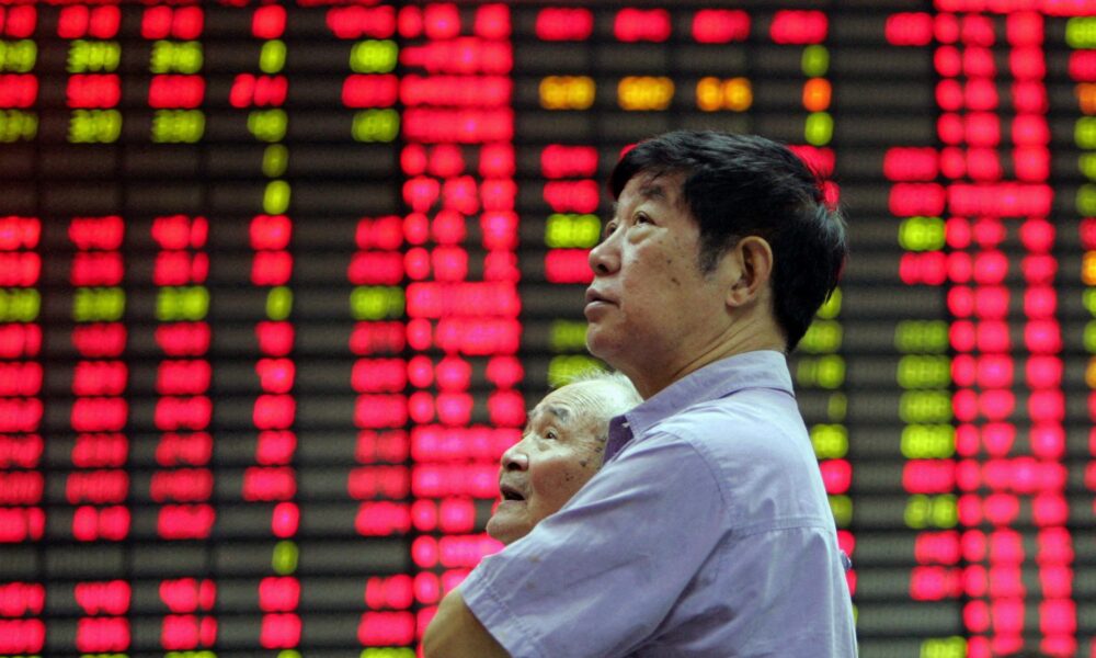 Akciové trhy v Číne a Hongkongu za tri roky padli o takmer päť biliónov dolárov