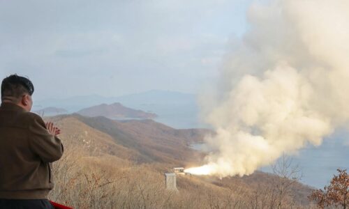 KĽDR odpálila balistickú raketu. Chcú miasť pred voľbami, kritizuje Južná Kórea