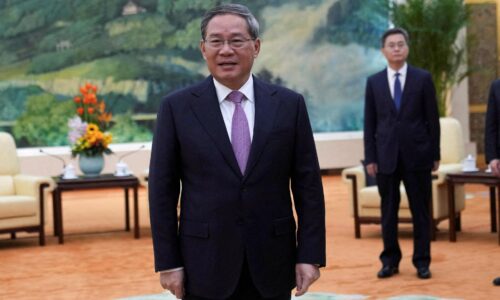 Rozvoj Tesly je “úspešným príkladom” čínsko-americkej spolupráce, tvrdí Li Čchiang