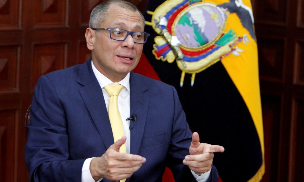 Bývalý ekvádorský viceprezident zatknutý pri razii na ambasáde bol hospitalizovaný, odmietol jesť