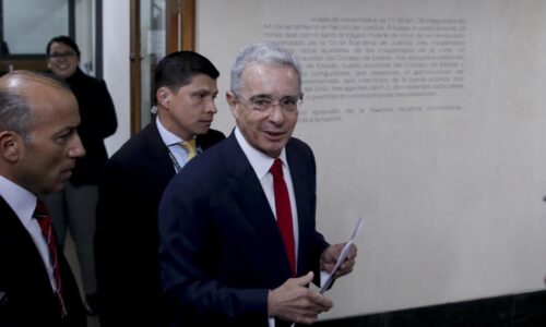 Kolumbijského exprezidenta Uribeho budú stíhať pre obvinenia z ovplyvňovania svedkov