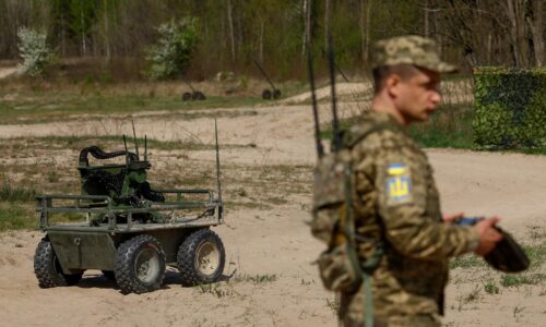 Drony na Ukrajine sťažujú vojakom bezpečný pohyb. Prenasledujú ich až do skrýš