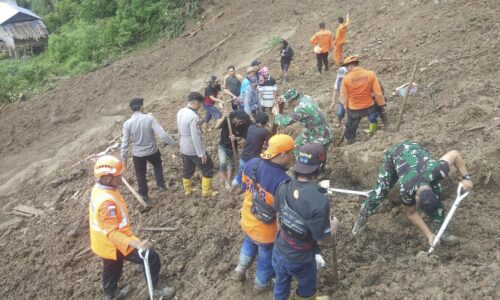 Po zosuve pôdy v Indonézii potvrdili najmenej 18 obetí