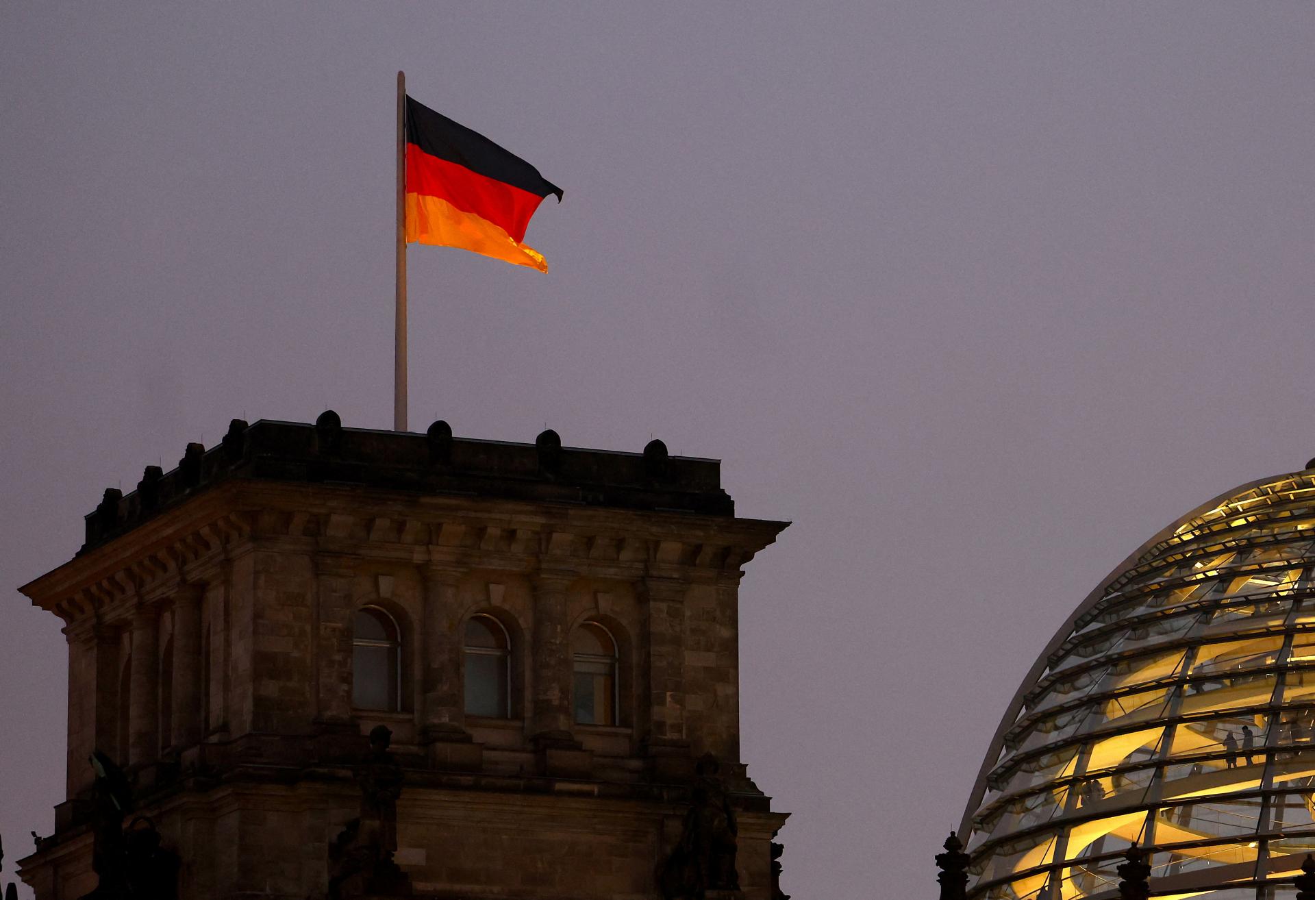 Nemecká opozícia navrhne v Bundestagu zrušenie zákazu spaľovacích motorov
