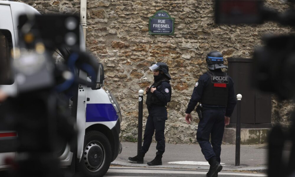 Muž z iránskeho konzulátu vo Francúzsku mal vraj pri sebe iba atrapy granátov
