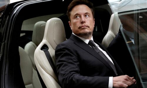 Automobilke Tesla prudko padol zisk. Musk oznámil, že urýchli výrobu lacnejšieho elektromobilu