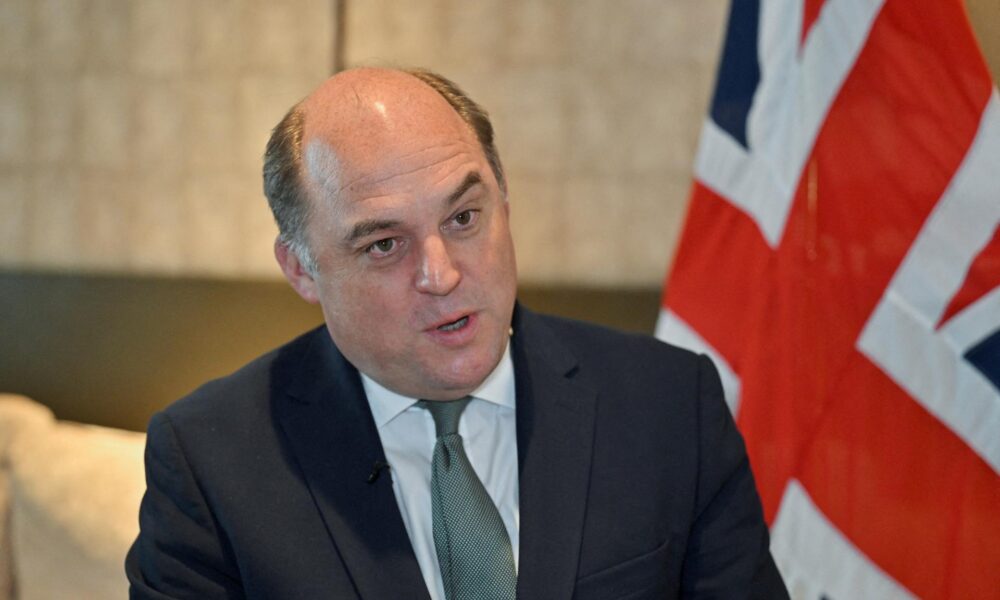 Britský exminister Wallace varoval pred zmrazením konfliktu na Ukrajine, kritizoval nemeckého kancelára