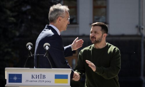 Šéf NATO prišiel do Kyjeva, Zelenskyj vyzýval na urýchlenie dodávok pomoci