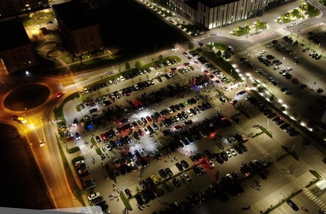 Bratislavskí policajti si posvietili na účastníkov tuningového zrazu, zadržali aj dva vodičské preukazy (foto)