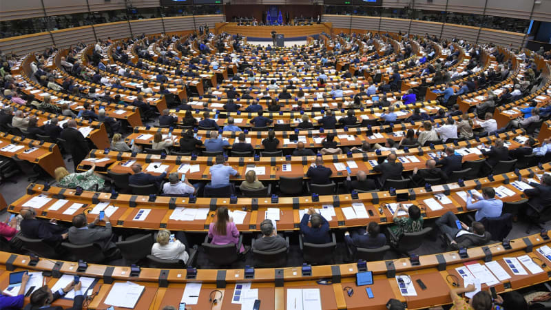 Sledujte speciál České zájmy v Evropě. Jaké výzvy čekají na nové poslance europarlamentu?