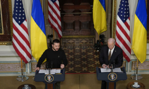 Prezident Biden povolil, aby Ukrajina útočila americkými zbraňami na ciele v Rusku