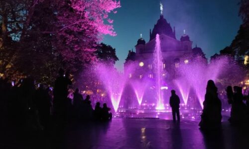 Spievajúca fontána v Košiciach je opäť v prevádzke, podľa primátora je najmodernejšiou v Európe a jediná s umelou inteligenciou (video+foto)