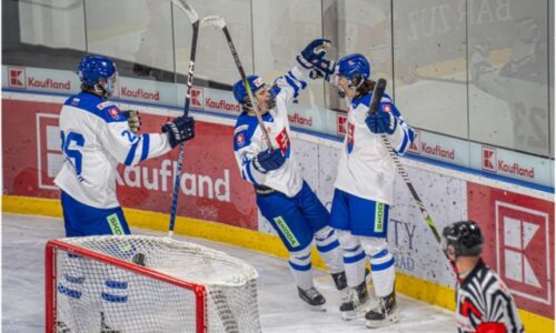 Slovenskí hokejisti v úvodnom zápase Hlinka Gretzky Cupu zabodovali, duel so Švédskom sa rozhodoval v predĺžení