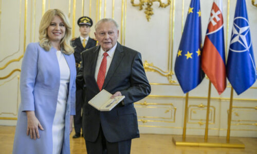 Prezidentka Čaputová odovzdala ocenila 28 osobností, ktoré sa zaslúžili o vstup Slovenska do EÚ a NATO (foto)