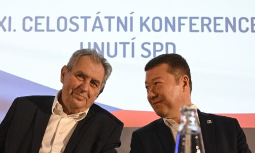 Okamura nadále zůstává šéfem SPD. Peníze Čechům, ne Ukrajině hřímal při zahájení sjezdu