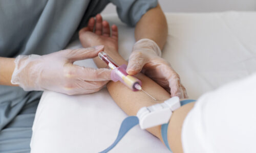 Mesto Žarnovica zorganizovalo „Mobilnú kvapku krvi“ v spolupráci s Nemocnicou AGEL