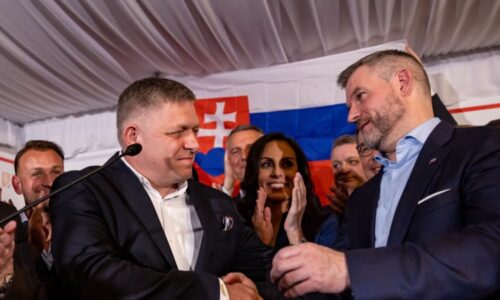 Fico se po volbách odvázal. Zaútočil na soudce, zmínil propouštění a novináře nazval prasaty