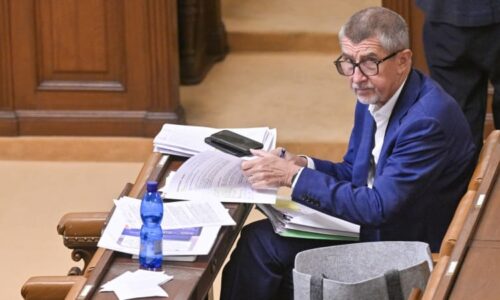 Toalety plné migrantů, stěžoval si Babiš. Po zážitku z benzínky zmínil i Asterixe a Obelixe