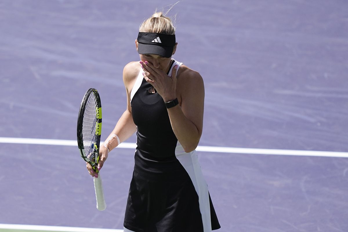 WTA Charleston: Wozniacka zdemolovala domácu súperku, ďalej ide aj Linetteová