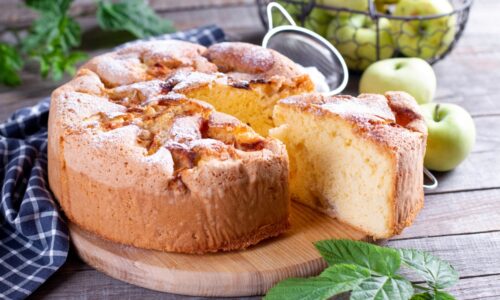 Jablkový koláč – recept hodný svetového prvenstva. Je to minúta práce a dve minúty pečenia