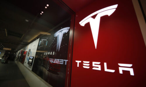 Globálne zníženie počtu pracovných miest u amerického výrobcu elektromobilov Tesla sa dotkne aj Číny