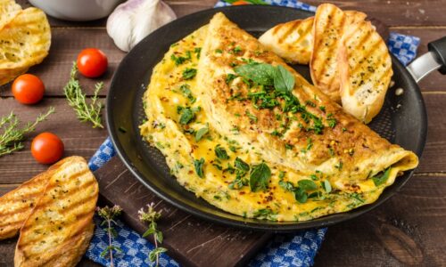 Recept na omeletu nadýchanú ako sen. Zabudnite na nudné vajíčka – tieto vás okamžite nakopnú