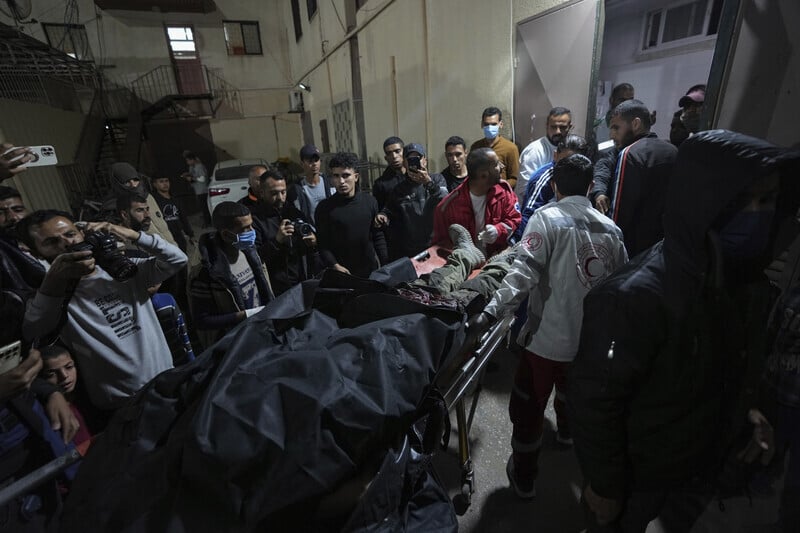 Izraelský letecký úder v Gaze zabil mezinárodní humanitární pracovníky při rozdávání pomoci