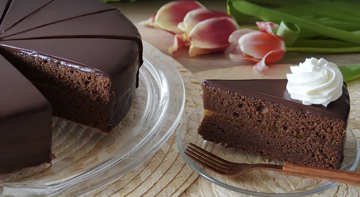Výborná a jednoduchá Sacherova torta podľa pani Vierky: Najobľúbenejší dezert milovníkov čokolády!