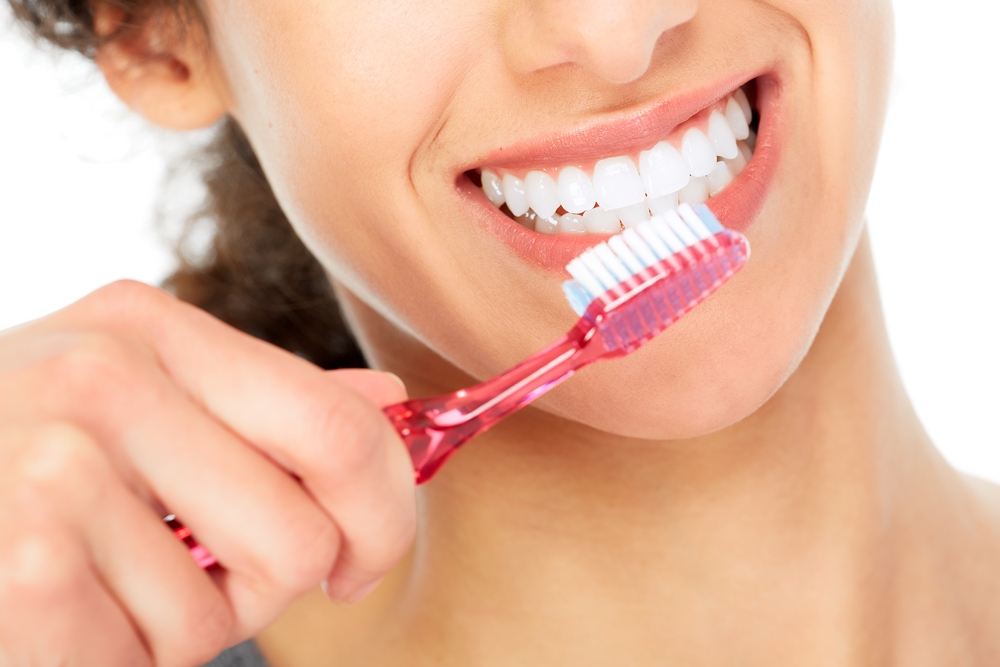 Čistíte si zuby týmto spôsobom? Zvyšujete pravdepodobnosť vzniku zubného kazu a poškodenia skloviny