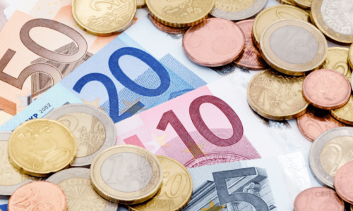 Vláda rozdá Slovákom 36 miliónov eur. Získať ich môžu tisícky ľudí