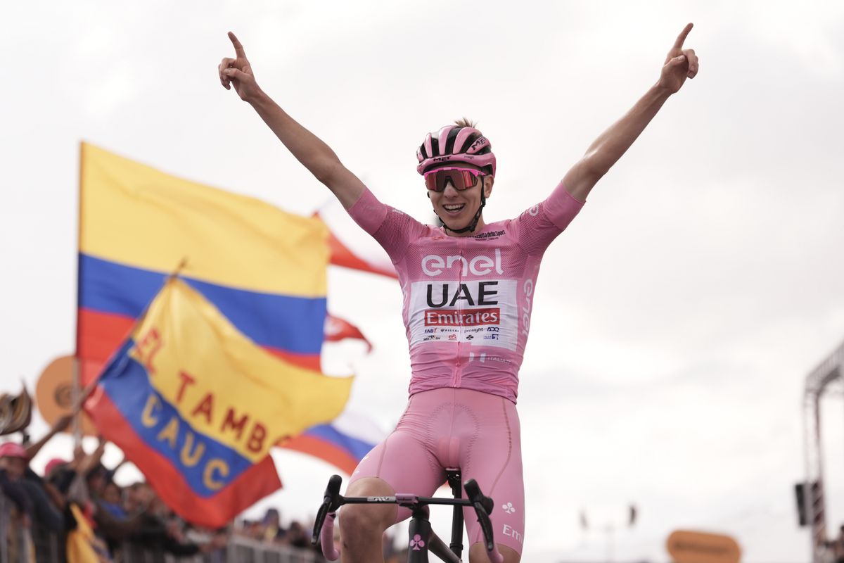 Tadej Pogačar si pohodlne dobicykloval k premiérovému triumfu na Giro d’Italia